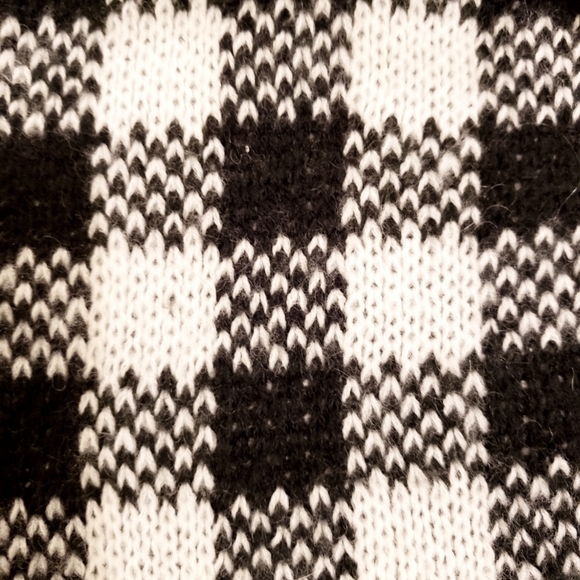 EXPRESS Infinity Checkered Scarf - Picture 2 of 3